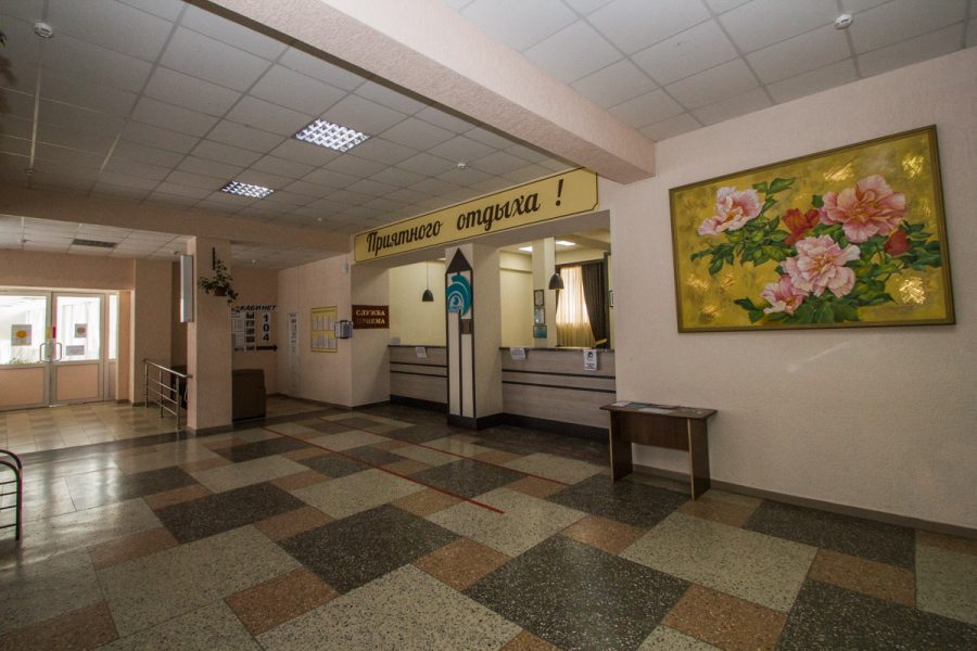 Зона ресепшен в санатории Пикет город Кисловодск - фотография