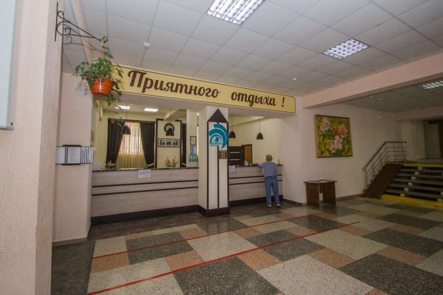 Зона ресепшен в санатории Пикет город Кисловодск - фотография