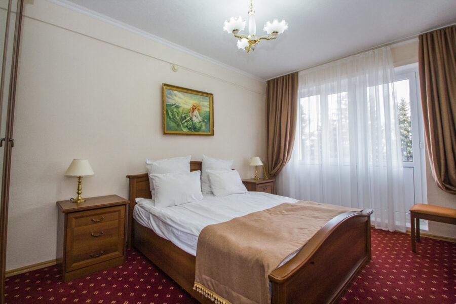 Номер «Люкс» в санатории Пикет город Кисловодск - фотография