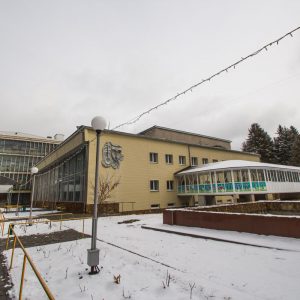 Вид на на переход между корпусами в санатории Пикет город Кисловодск - фотография