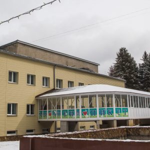 Вид на на переход между корпусами в санатории Пикет город Кисловодск - фотография