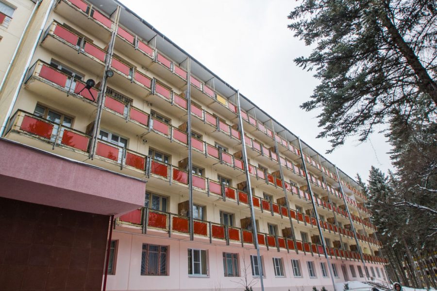 Вид на корпус санатория Пикет город Кисловодск - фотография