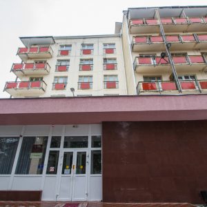 Вид на корпус санатория Пикет город Кисловодск - фотография