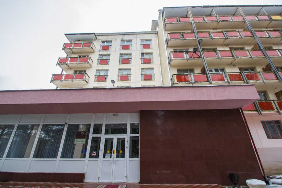 Вид на корпус санатория Пикет город Кисловодск - фотография