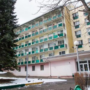 Вид на корпус санатория Пикет город Кисловодск - фотография