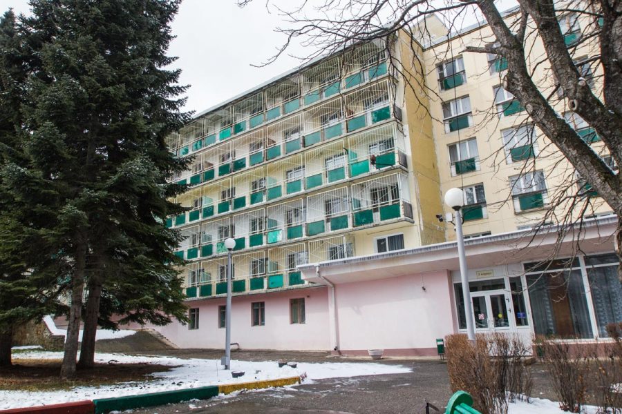 Вид на корпус санатория Пикет город Кисловодск - фотография