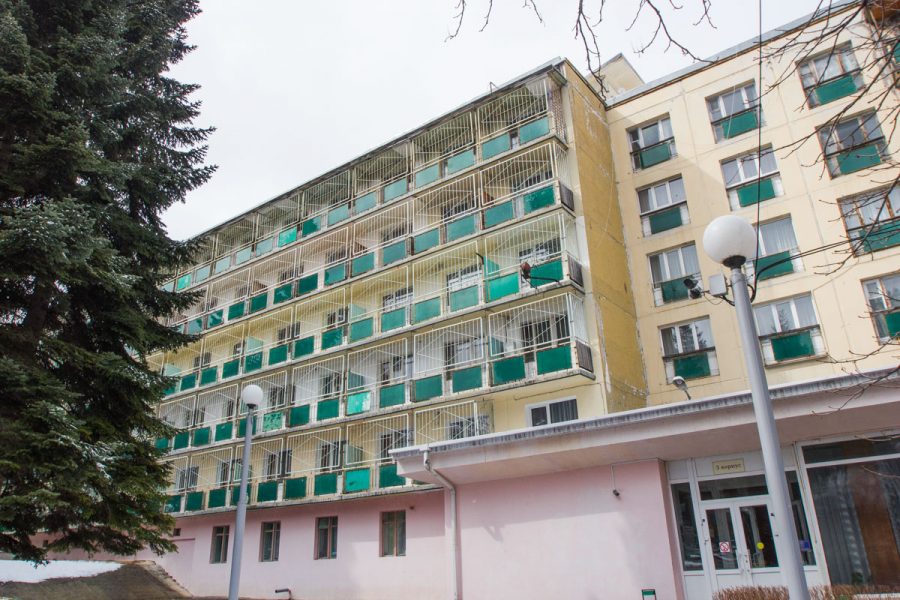 Вид на корпус санатория Пикет город Кисловодск - фотография