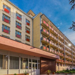 Вид на корпус санатория Пикет город Кисловодск - фотография