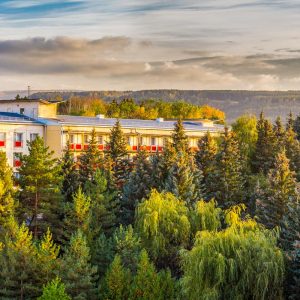 Вид сверху на корпус санатория Пикет город Кисловодск - фотография