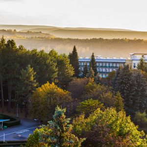 Вид сверху на корпус санатория Пикет город Кисловодск - фотография