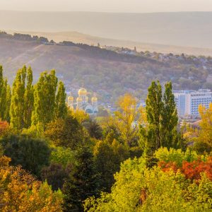 Вид на парковую зону с санатория Пикет город Кисловодск - фотография