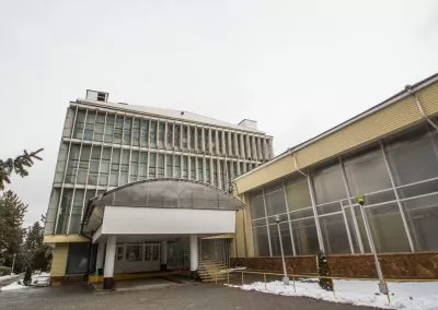 Вид на главный вход в санатории Пикет город Кисловодск - фотография