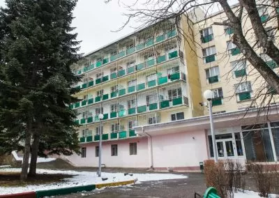 Вид на корпус санатория Пикет город Кисловодск - фотография