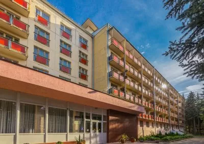 Вид на корпус санатория Пикет город Кисловодск - фотография