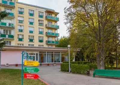 Аллея к корпусам в санатори Пикет город Кисловодск - фотография