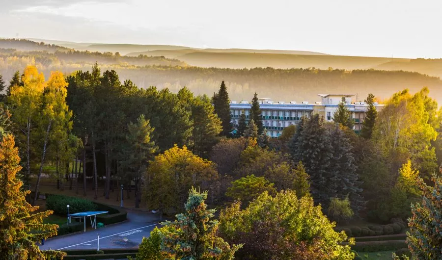 Вид сверху на корпус санатория Пикет город Кисловодск - фотография